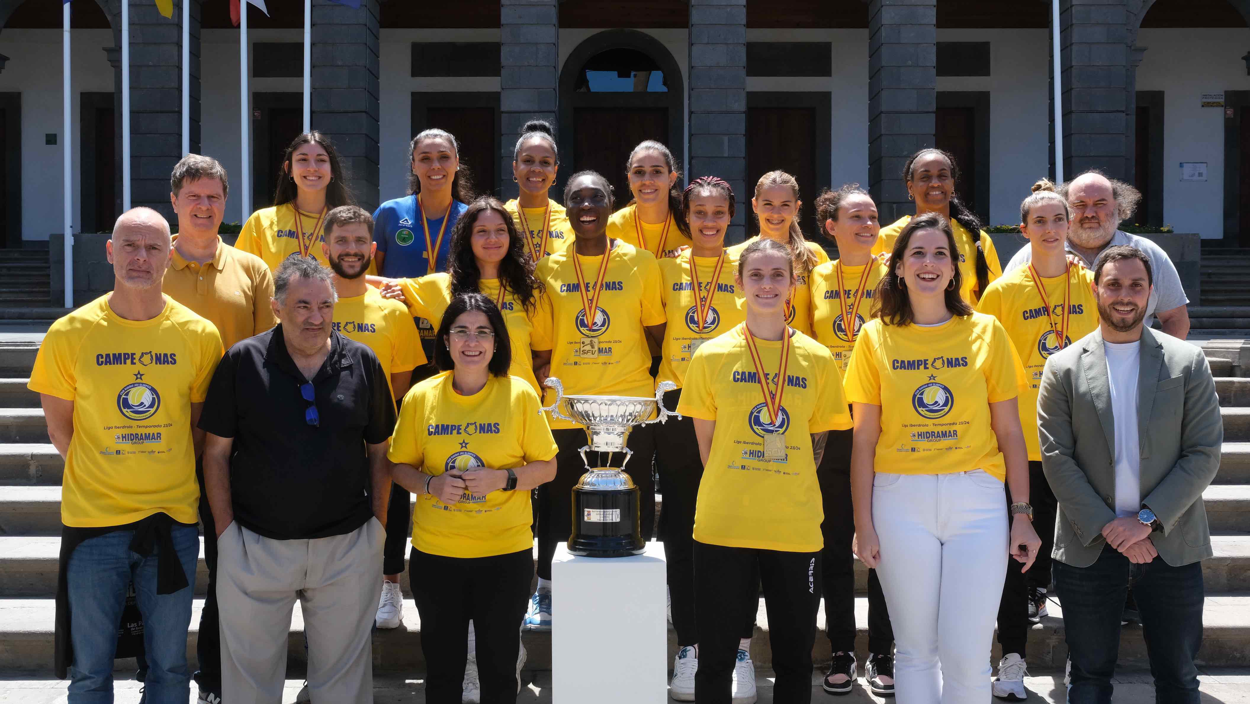 La alcaldesa Darias felicita al CV Hidramar Gran Canaria por su tercera Liga Iberdrola