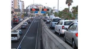 Atasco kilométrico en la autovía marítima de Las Palmas al cerrar un carril