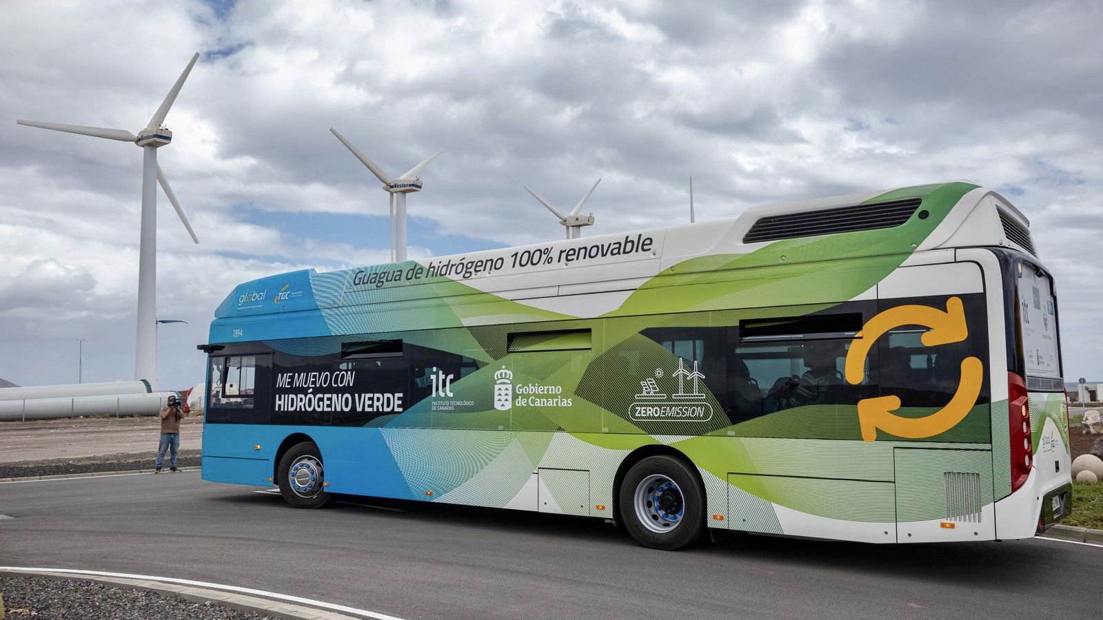 La línea Arinaga con Maspalomas estrena la primera guagua de hidrógeno verde