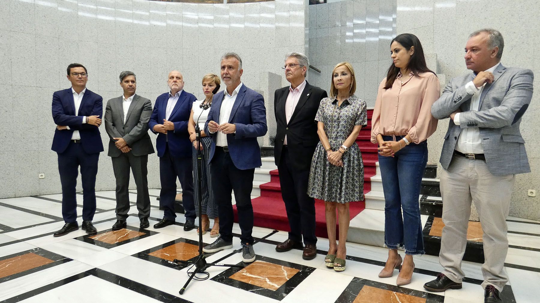 Los grupos gastan la mitad de las subvenciones que reciben del Parlamento en financiar a sus partidos