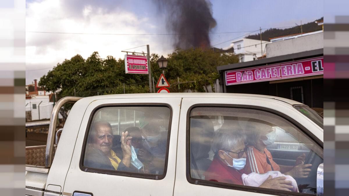 El avance de la colada más al noroeste obliga a más evacuaciones