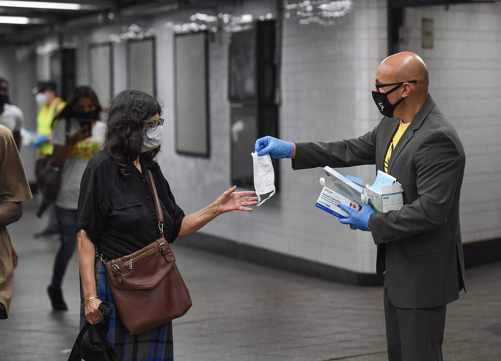 El presidente Sánchez  asegura que la gente seguirá utilizando las mascarillas por sentido común