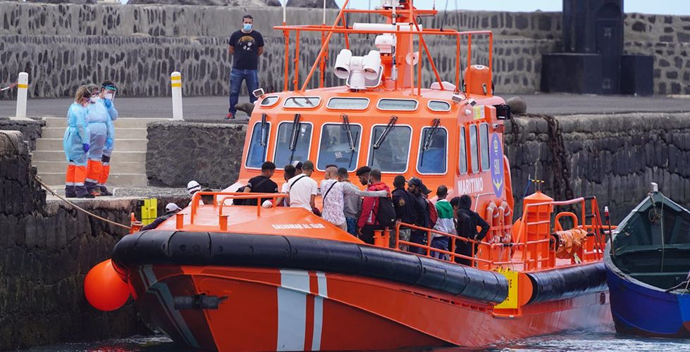 Piden más de siete años de cárcel para los dos patrones de una patera que quedó a la deriva en aguas de Tenerife