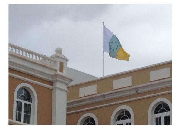 El TSJC prohíbe a las instituciones izar la bandera independentista canaria