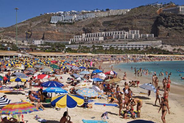 Canarias pierde 280.000 plazas aéreas en los dos primeros meses del año, según Exceltur