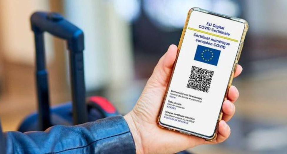 Canarias aprueba pedir el 'certificado Covid' para actividades de riesgo y recupera controles en los aeropuertos