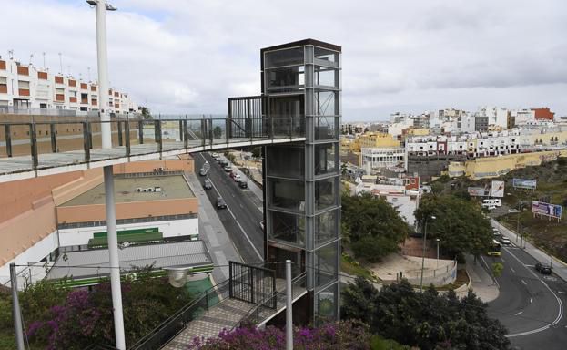 Las facturas del ascensor de Obispo Romo sin pagar