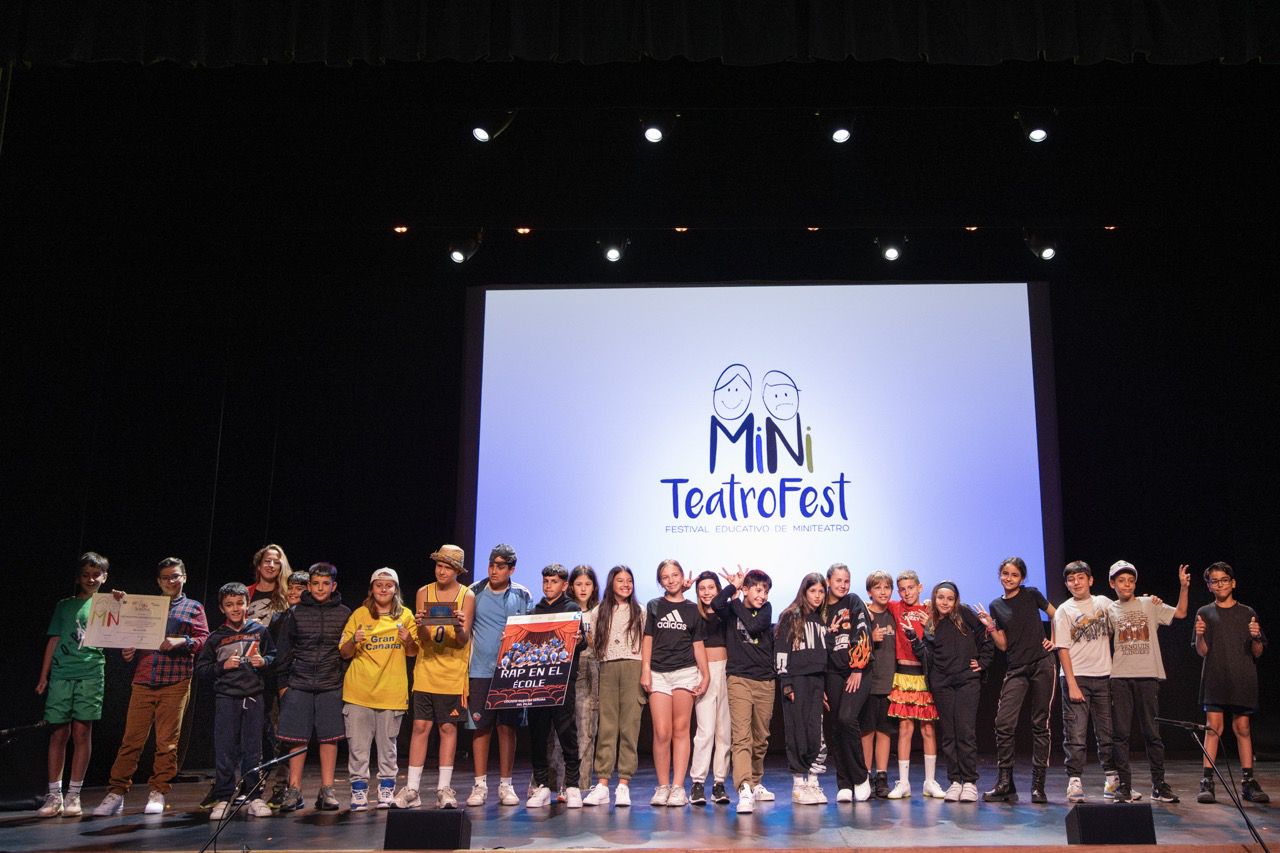 El Cabildo entrega los trofeos de la sexta edición del Miniteatro Fest