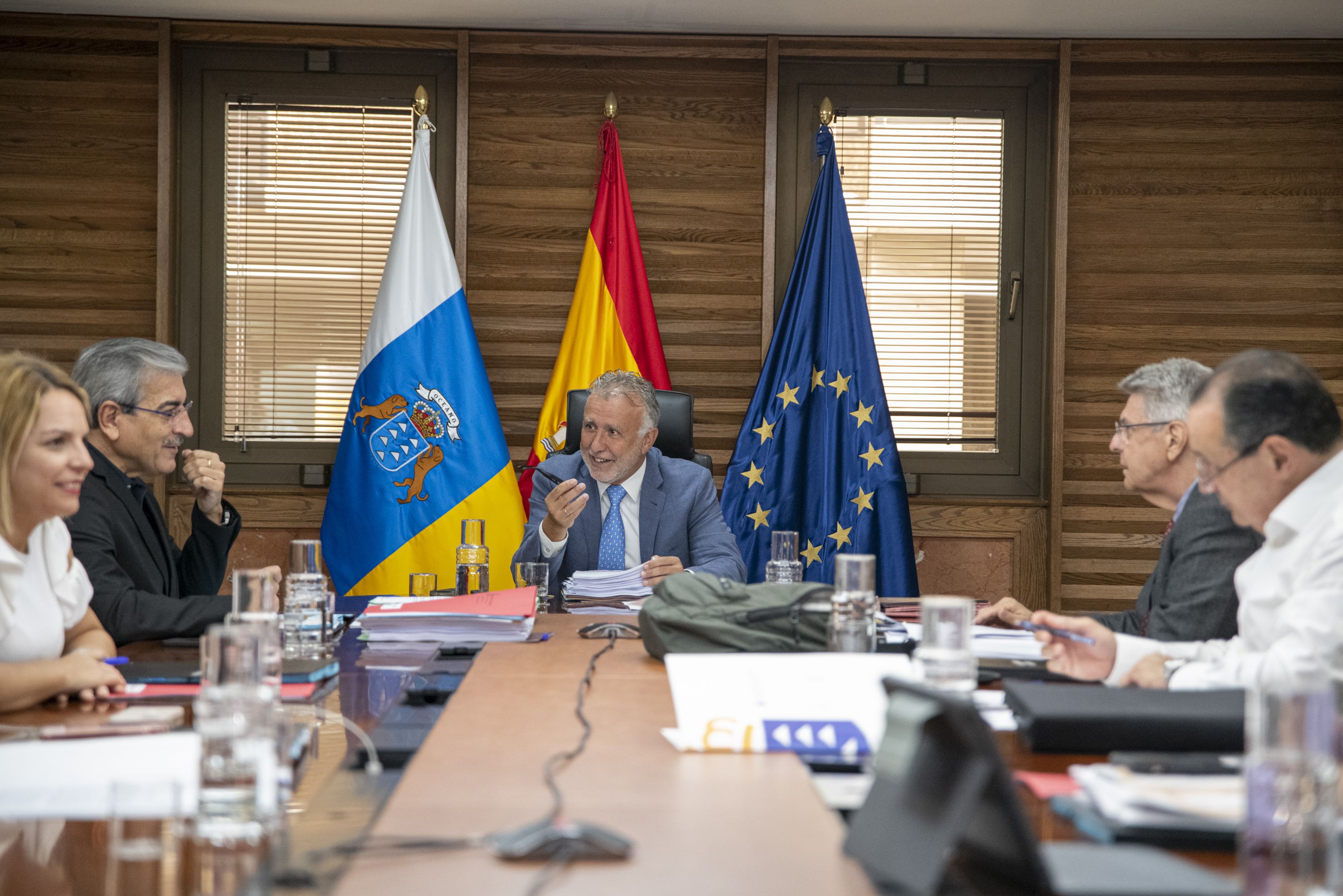 El Gobierno canario avala la propuesta del Parlamento para blindar el comercio triangular en las islas