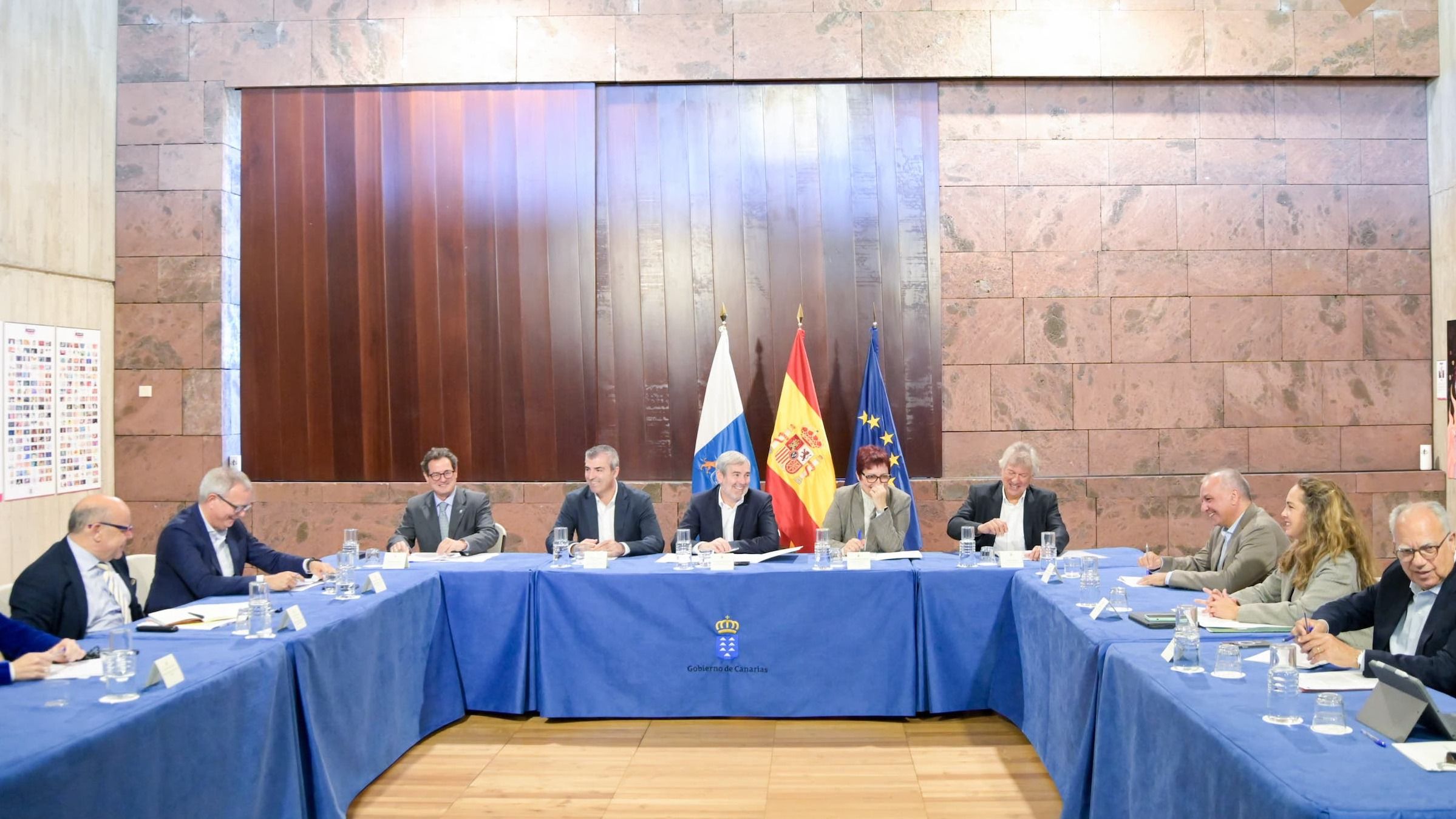 El Parlamento de Canarias, salvo Vox, cierra filas en torno al acuerdo para el reparto de menores