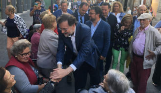 Rajoy sorprendió con su presencia a los compradores de la Calle Triana de Las Palmas de Gran Canaria