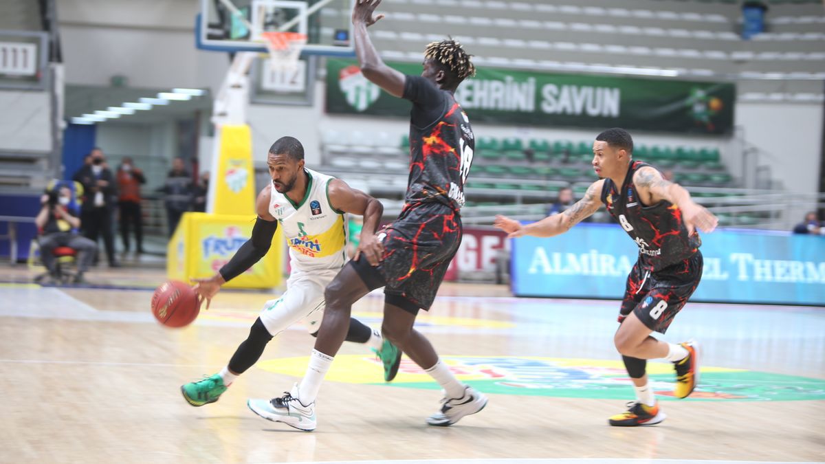 74-85. El ‘Granca’ continúa en la cima del Grupo B tras superar al Bursaspor