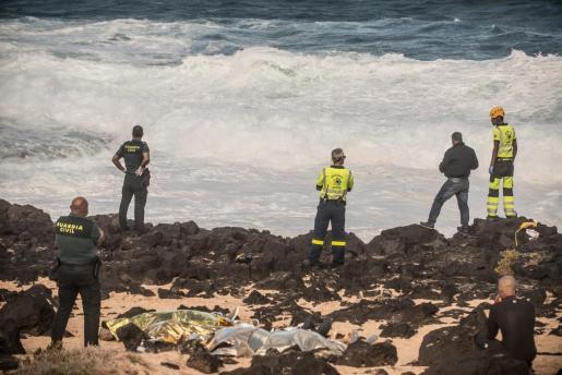 Continúa hoy jueves la búsqueda de los desaparecidos tras volcar la patera en Lanzarote