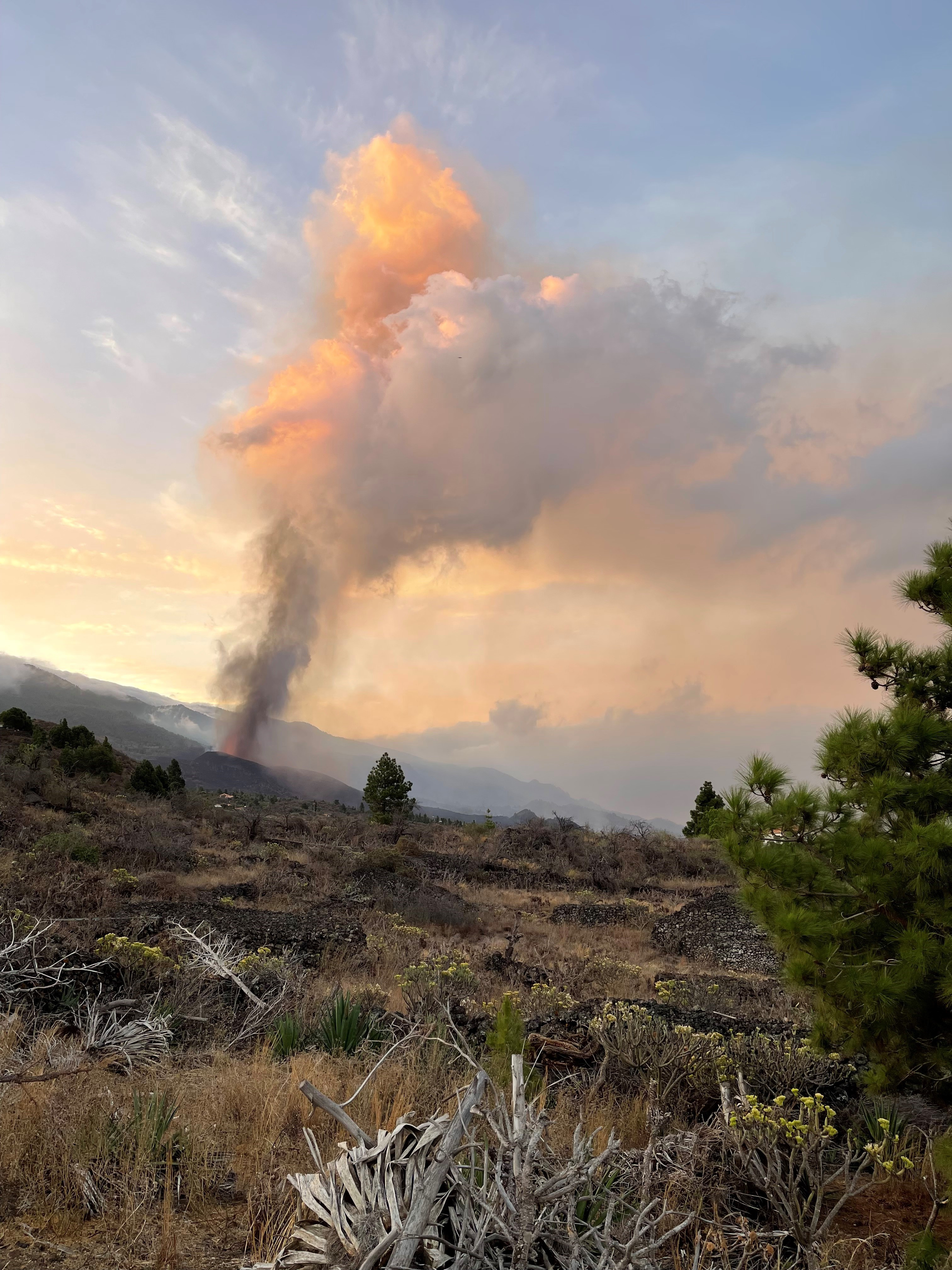 La colada del volcán de La Palma alcanza los 1,2 kilómetros de ancho