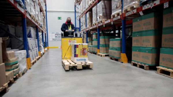 LLegan 400 dosis y a esperar. Pfizer retrasa un día la próxima entrega de vacunas a España por una 