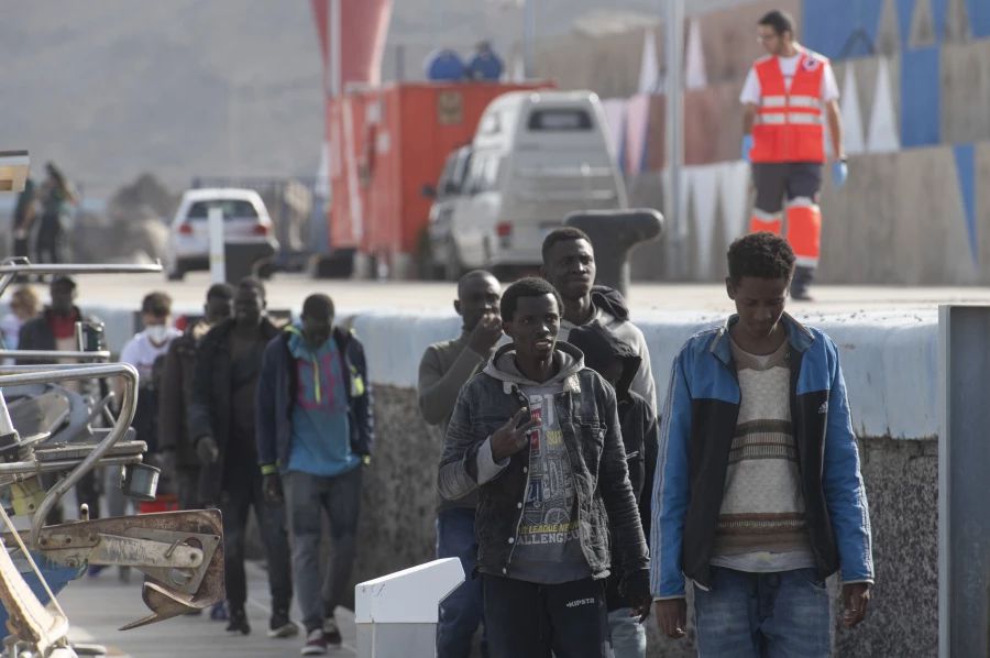 Rescatan a más de 540 migrantes en Canarias en otra noche de llegadas masivas