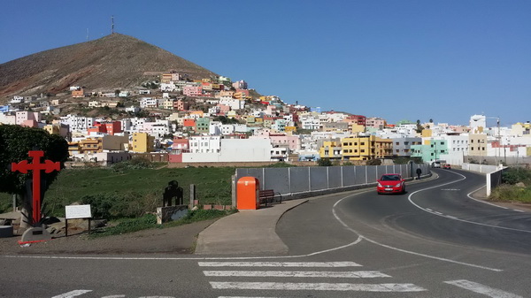 Fallece una mujer tras volcar su turismo en Santa María de Guía 