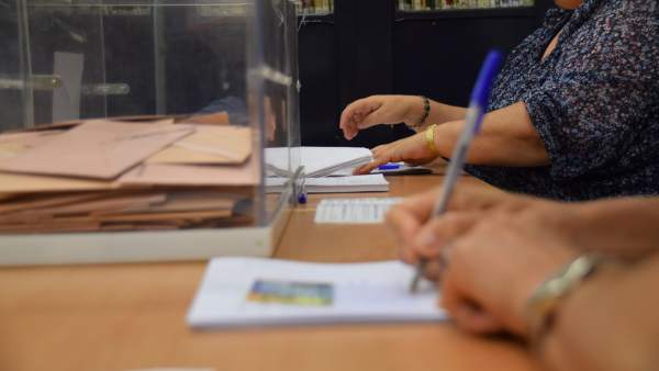 Abren los 1.068 colegios de Canarias para esta cita múltiple con las urnas