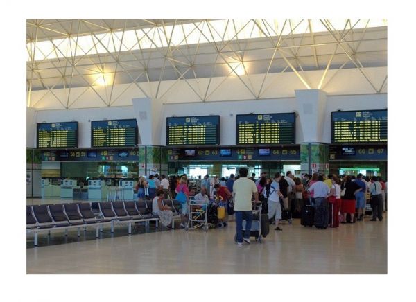 Canarias pierde 570.000 pasajeros aéreos internacionales hasta agosto