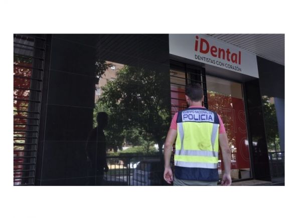 La Policía entra en 23 clínicas de iDental, entre ellas la de Las Palmas