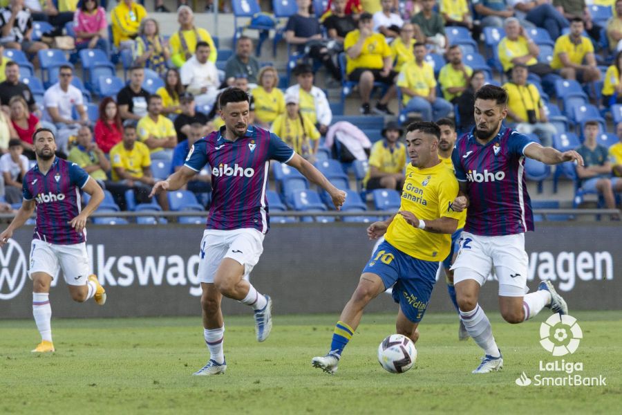 Eibar-Las Palmas y Alavés-Granada, duelos en la cumbre por el ascenso en Segunda