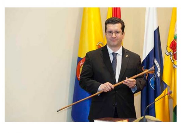 El alcalde de Arucas se baja el sueldo
