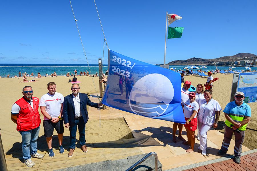 La playa de Las Canteras pierde la bandera azul y la recupera Maspalomas