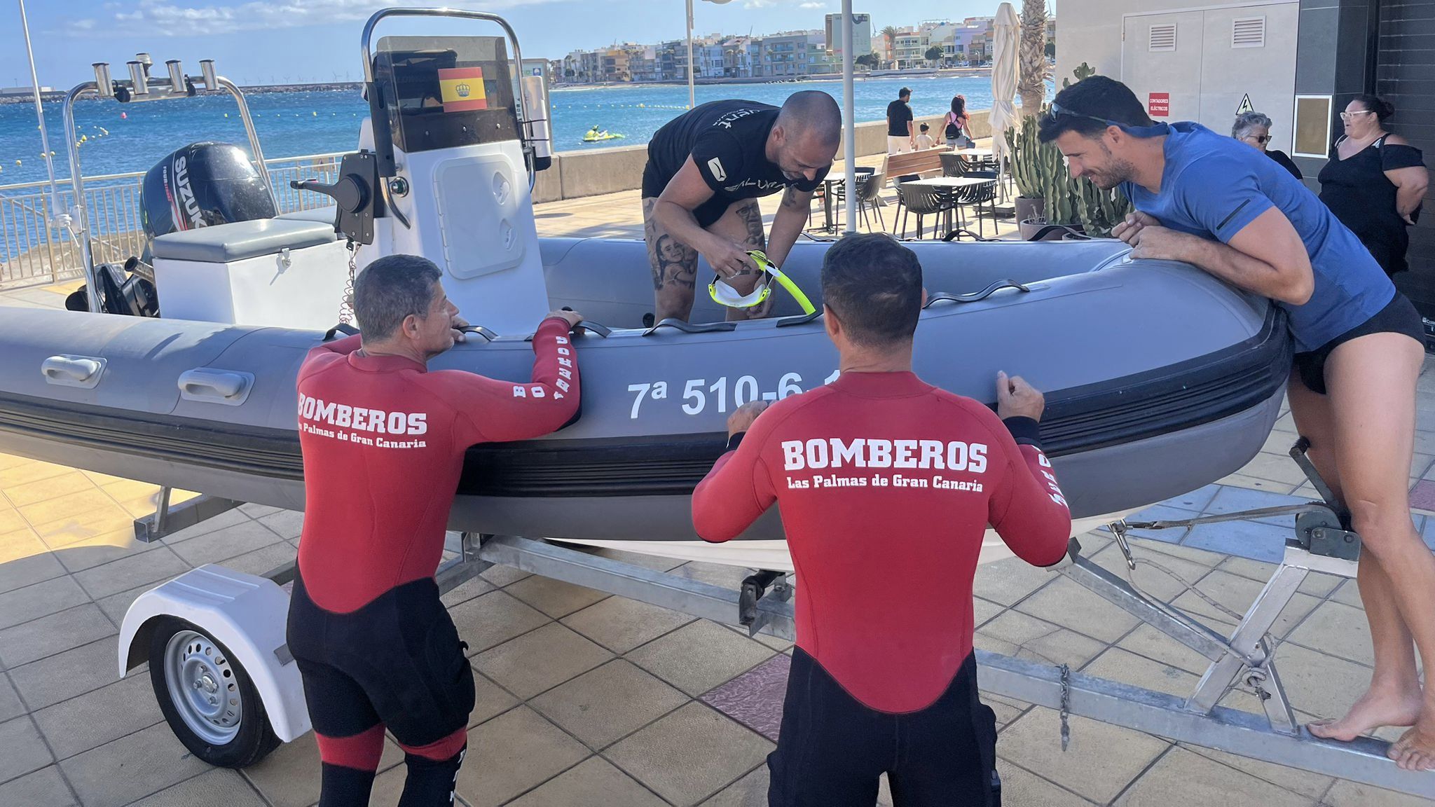 Bomberos de la capital colaboran para localizar a Manoli en Arinaga