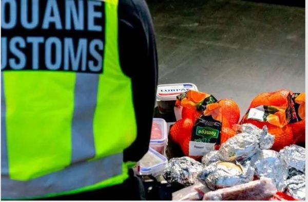 La Europa POST-BREXIT. Un agente de aduanas holandés confisca un bocadillo de jamón y queso a un camionero inglés