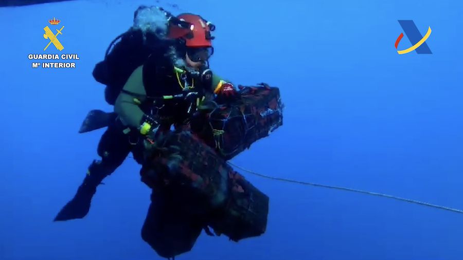 Intervenidos cerca de 200 kilogramos de cocaína en la parte sumergida del casco de un buque en el Puerto de la Luz