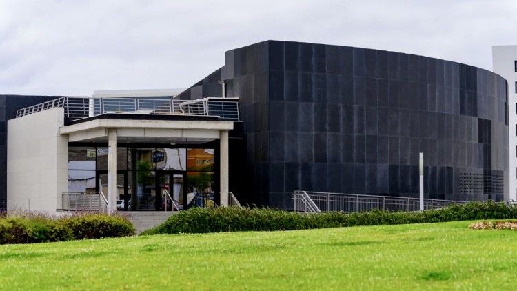 Adjudicado el suministro de mobiliario para la biblioteca del Centro Cultural Jesús Arencibia