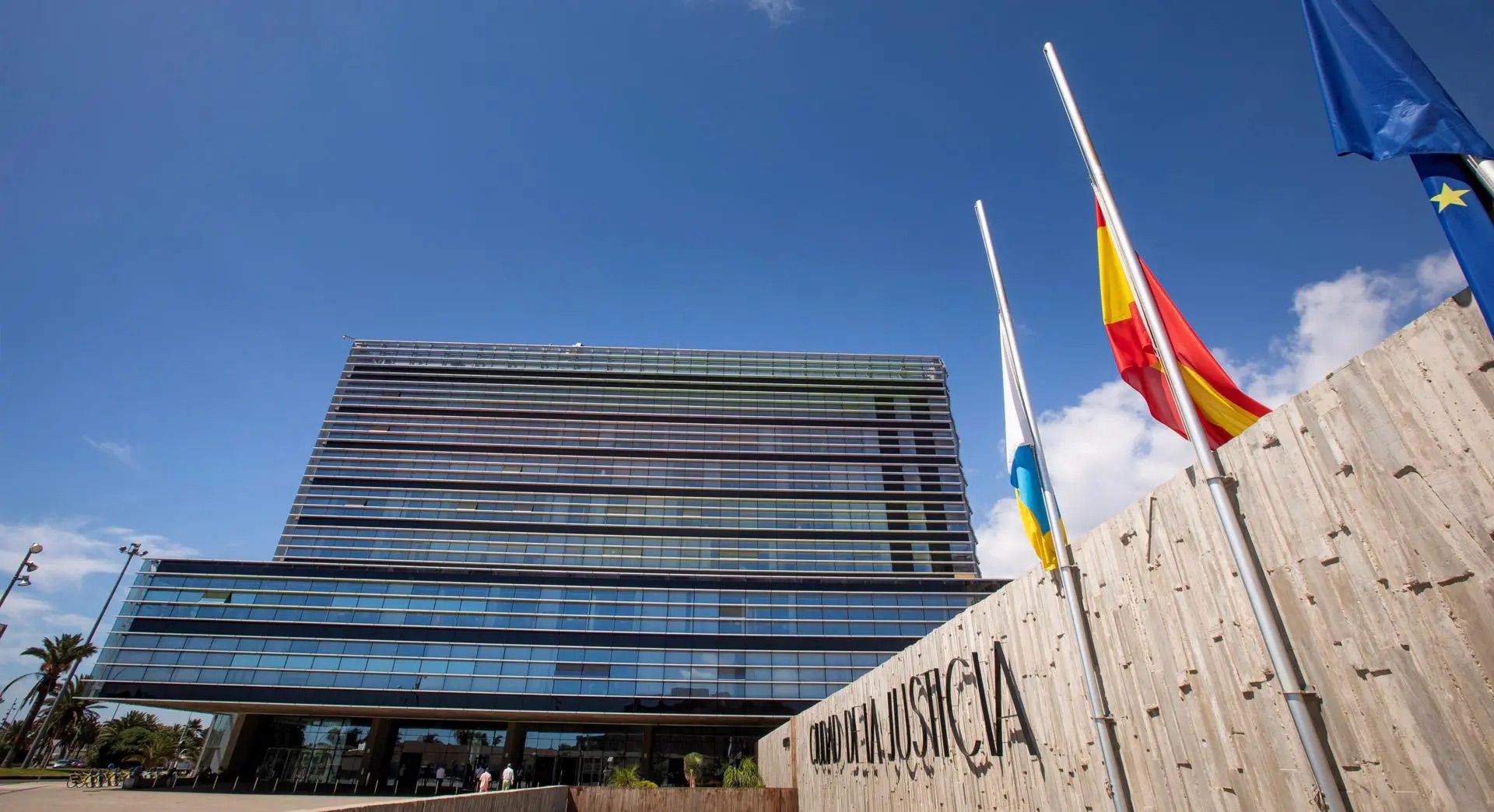 Un acusado por tráfico de drogas intenta el menudeo en el propio juzgado