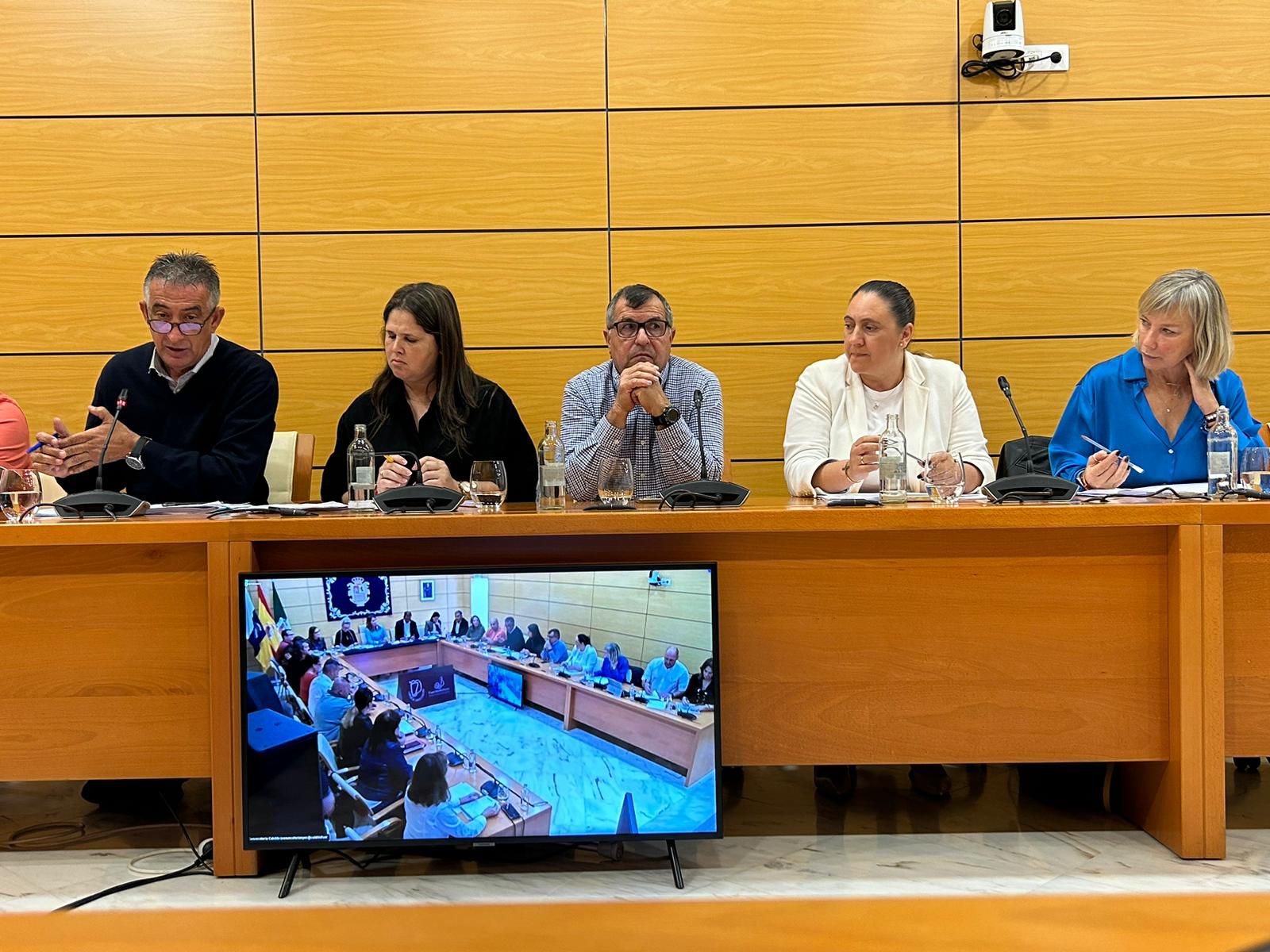 La iniciativa de apoyo al sector primario se convierte en una moción de todos