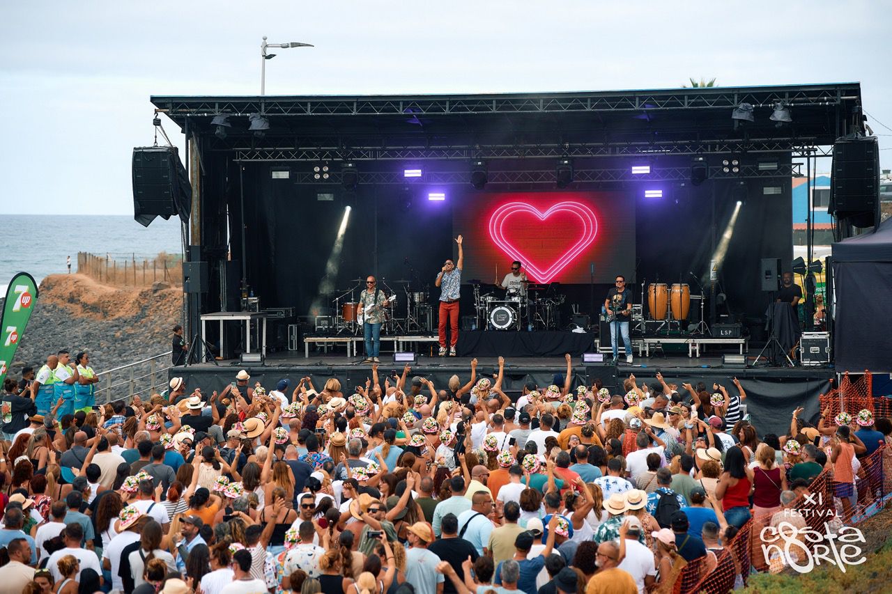 La Villa de Moya baila al ritmo de la música para cerrar el verano con el Festival Costa Norte