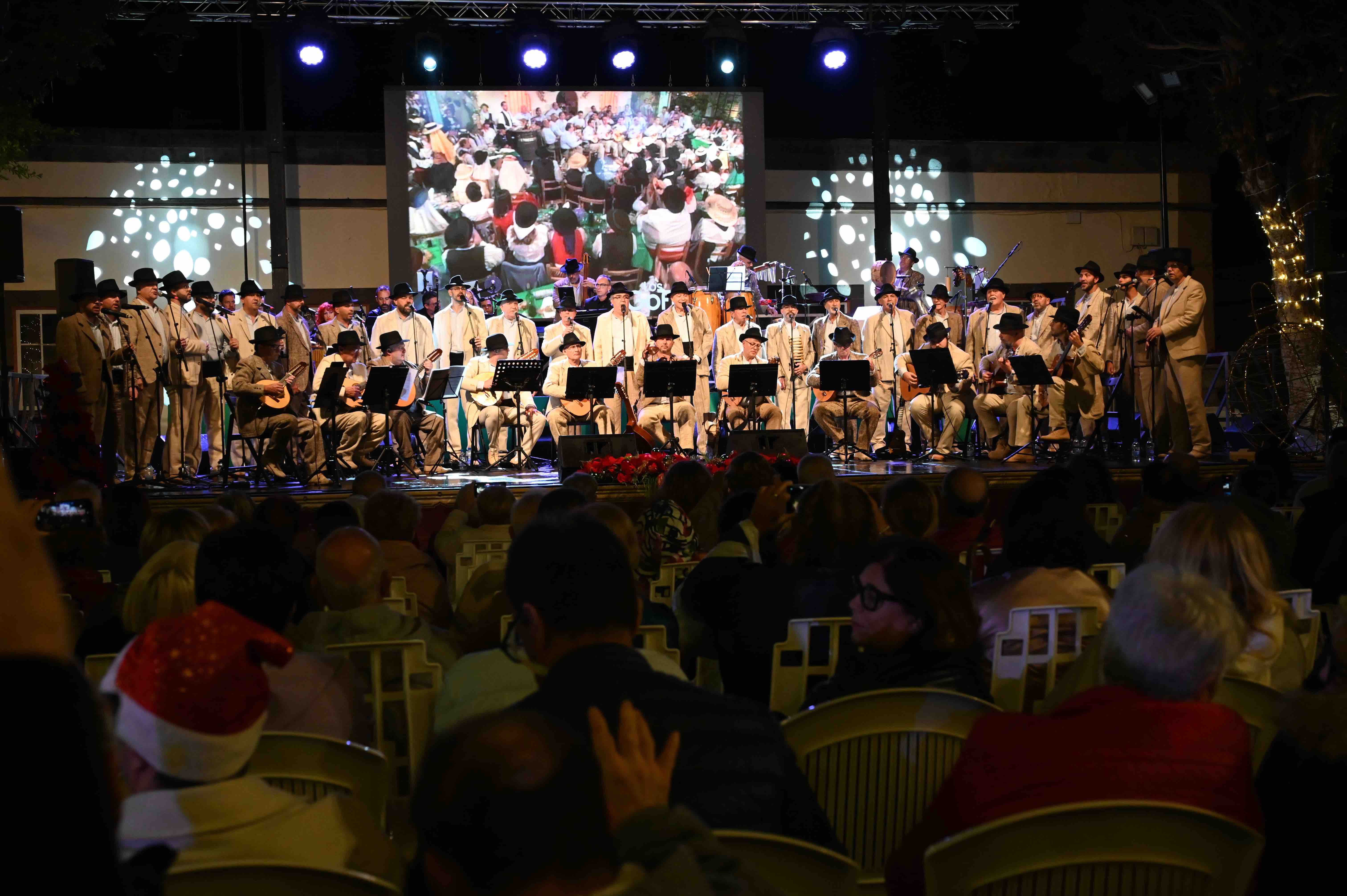  Guía inicia las fiestas navideñas con encendido y Los Gofiones