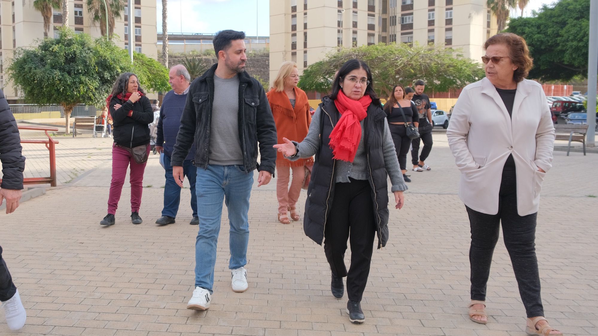 Darias se reúne con vecinos de Nueva Paterna para saber cómo mejorar el barrio