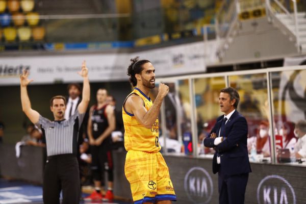 El Gran Canaria gana al Promitheas Patras (98-83) en la 6ª jornada de la Eurocup y Fisac sentencia a Beirán