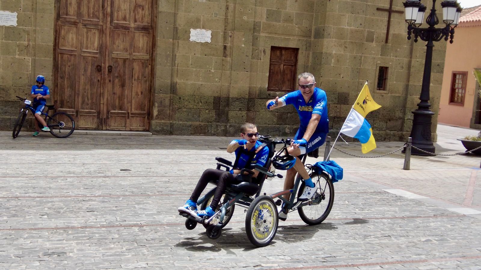 'El camino de Andrés' pasa por Agüimes con su desafío en bici por las ocho islas