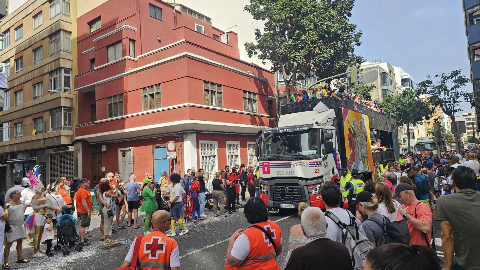 La Cruz Roja  atiende a 211 personas por incidencias en 'Los Carnavales del Mundo'