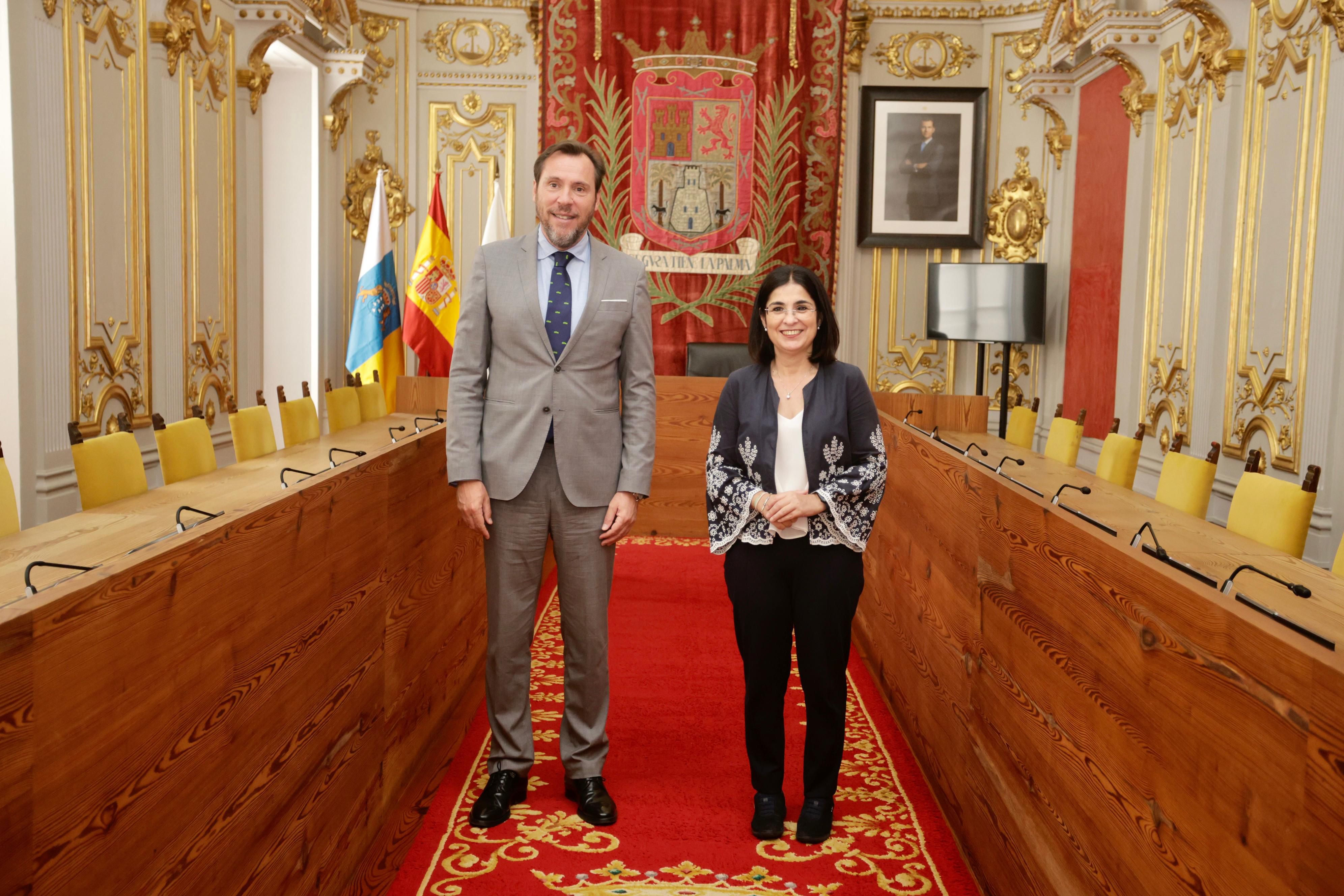 La alcaldesa recibe en las Casas Consistoriales al ministro de Transportes y Movilidad Sostenible