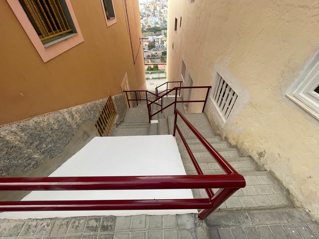 Rehabilitada la escalera que une las calles Teide y Mulhacén, en San Nicolas