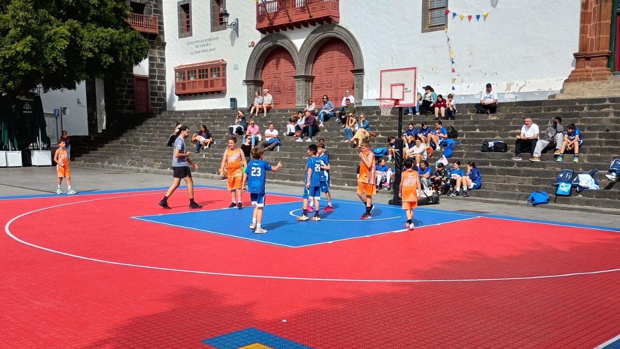Medio centenar de jóvenes estrenan el baloncesto 3×3 en los Campeonatos de Canarias en Edad Escolar