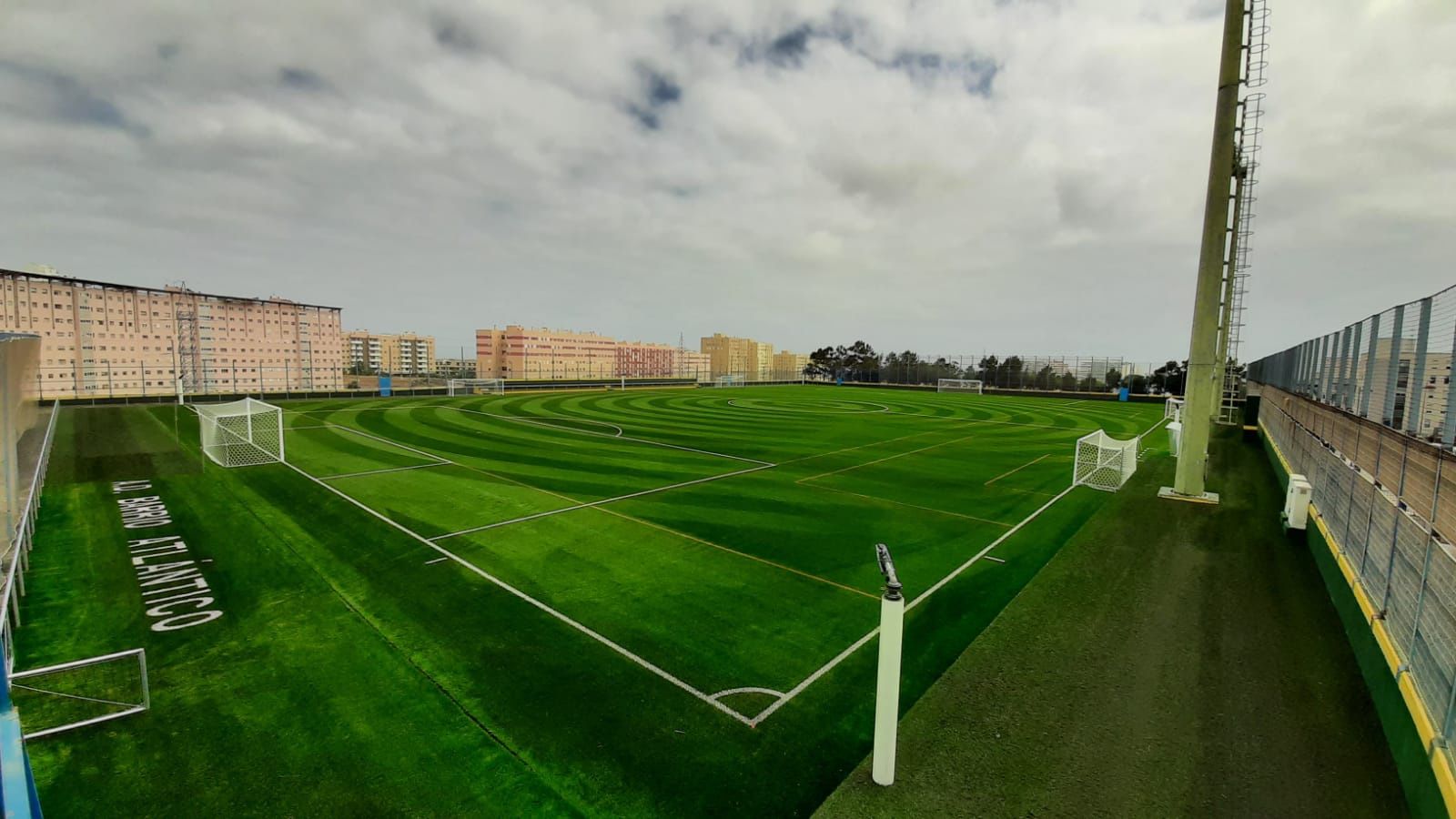 El campo de fútbol Parque Atlántico contará con la cubierta demandada por la vecindad