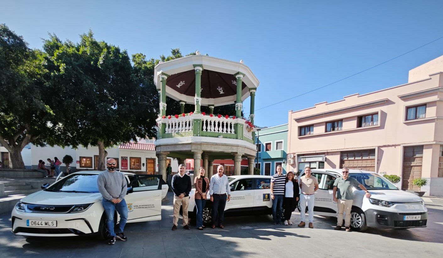 El parque móvil municipal de La Aldea se renueva con nuevos vehículos eléctricos