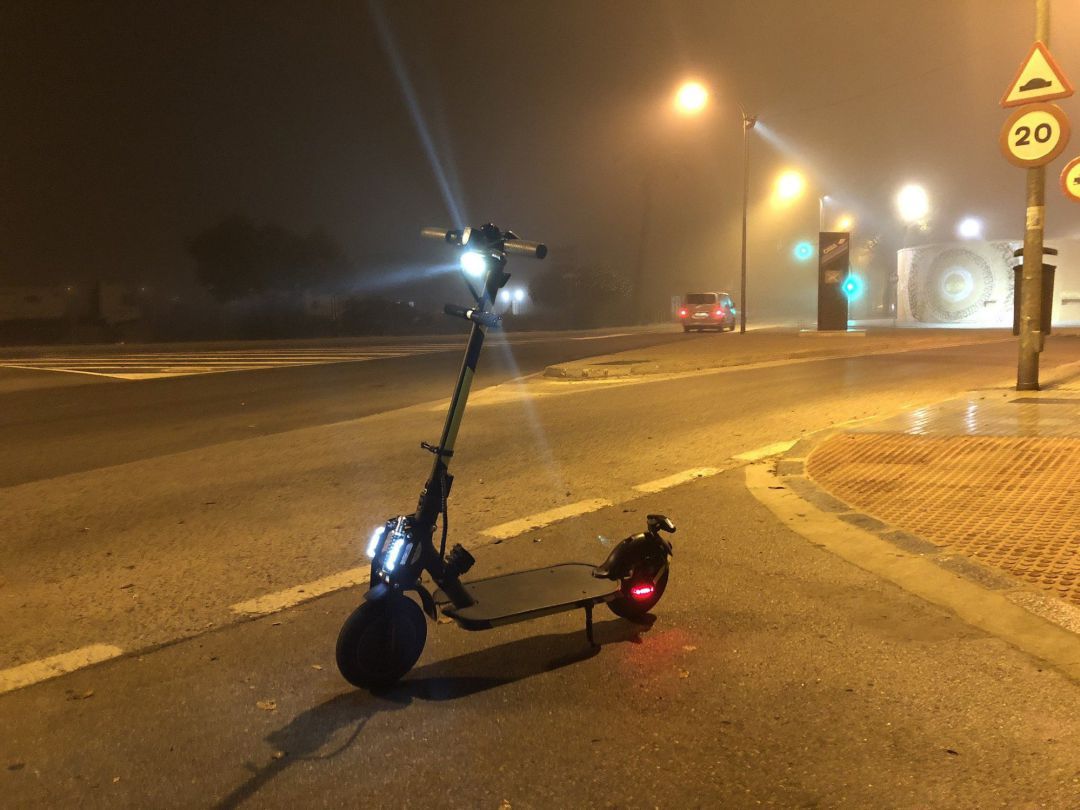 Herido de gravedad al chocar un patinete y un coche en Santa Lucía