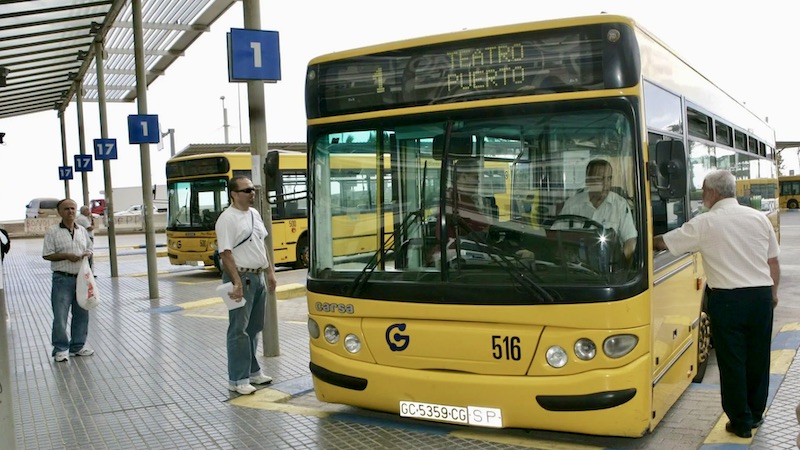 Gran Canaria mantiene bloqueada la recarga online total de bonos de guagua
