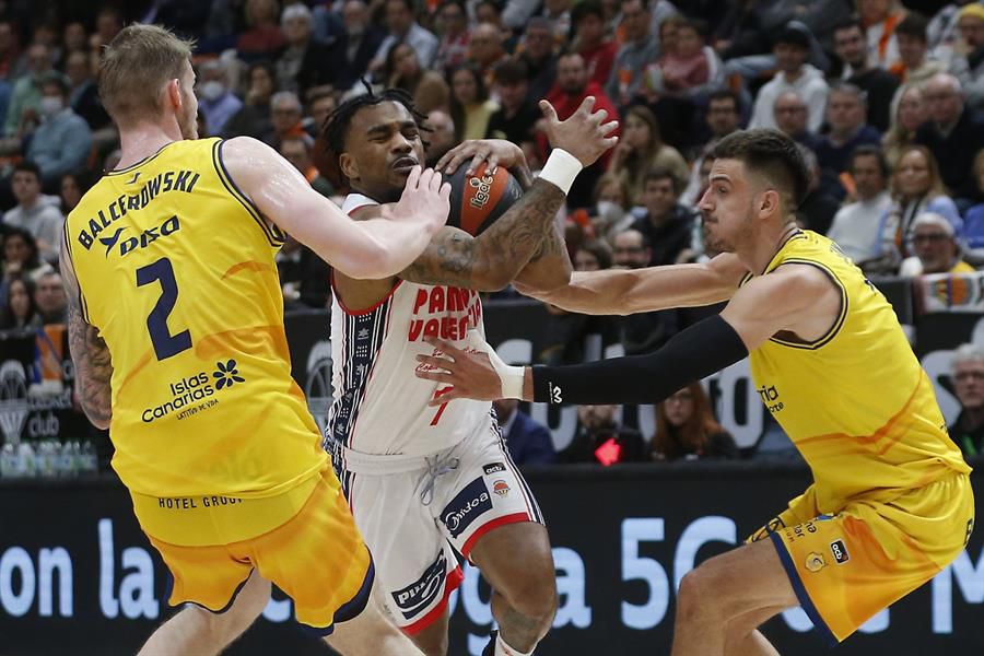 82-76: El Gran Canaria vuelve a perder, esta vez ante el Valencia Basket, antes de afrontar la Copa de Rey 