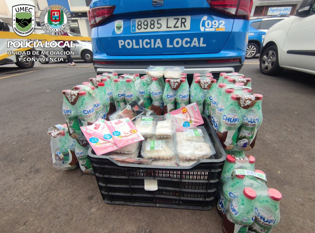 La Policía Local decomisa alimentos en mal estado que eran entregados a vecinos de la capital