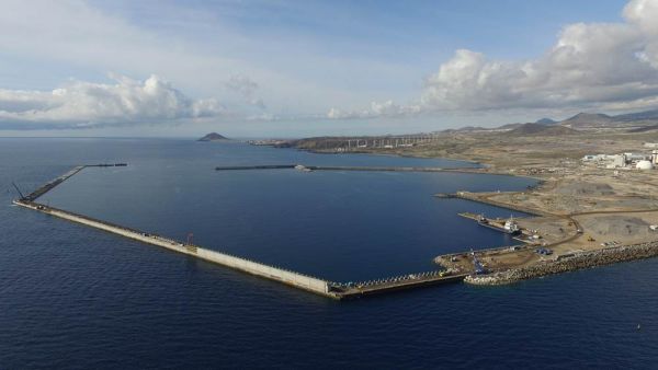 El puerto de Granadilla: un coste de 400 millones y sin actividad en el 2018 (0 barcos)