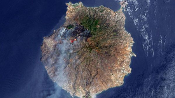 Según avanza Europa Press, un cable de alta tensión principal hipótesis del origen del gran incendio forestal de Gran Canaria